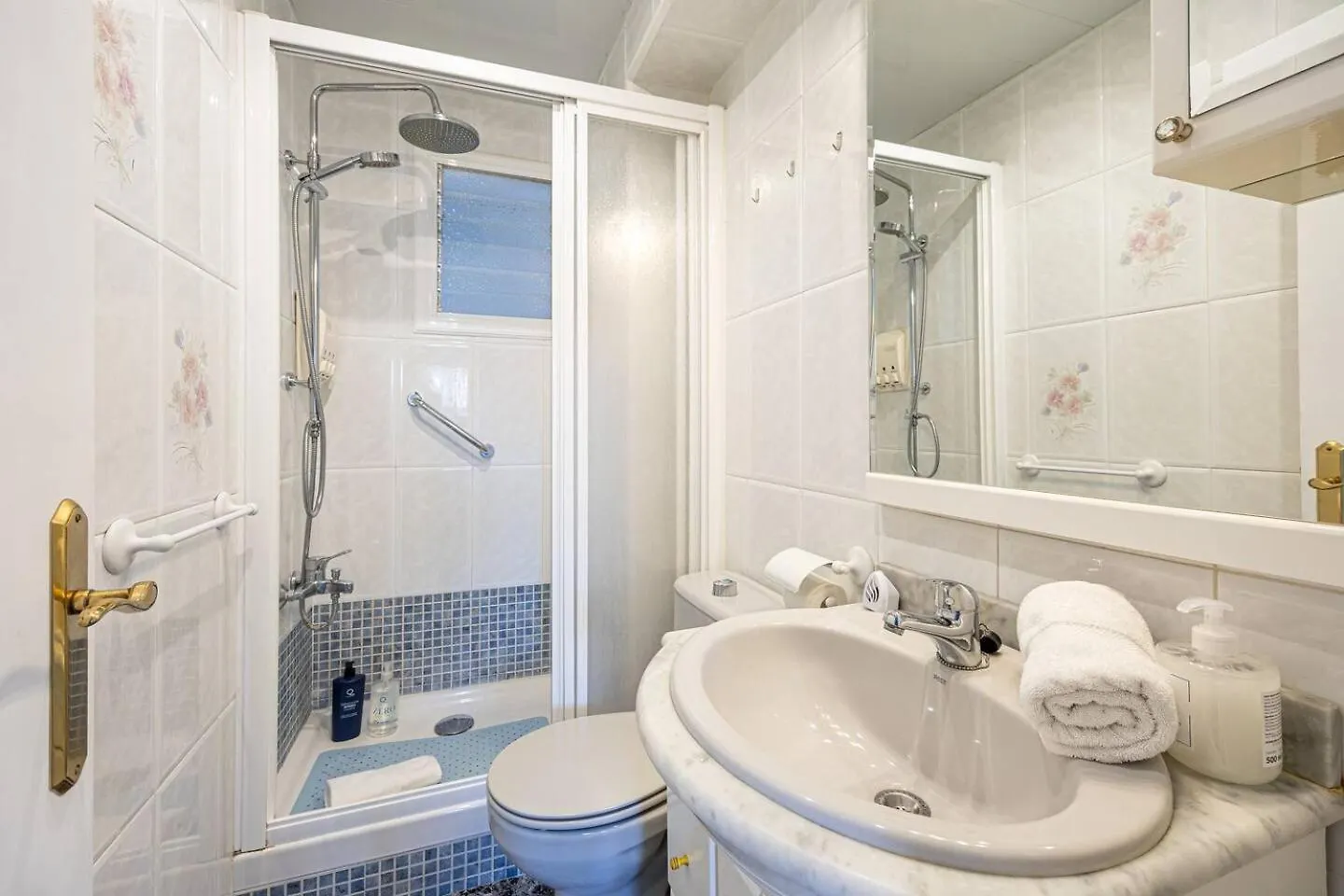 Lägenhet 2 Bdr Apt In Cornella 5 Mins Form The Metro Cornellà de Llobregat Spanien